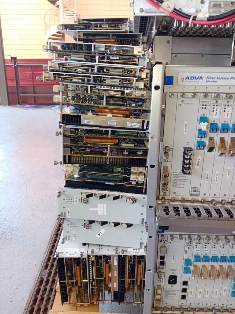 Équipement électronique empilé