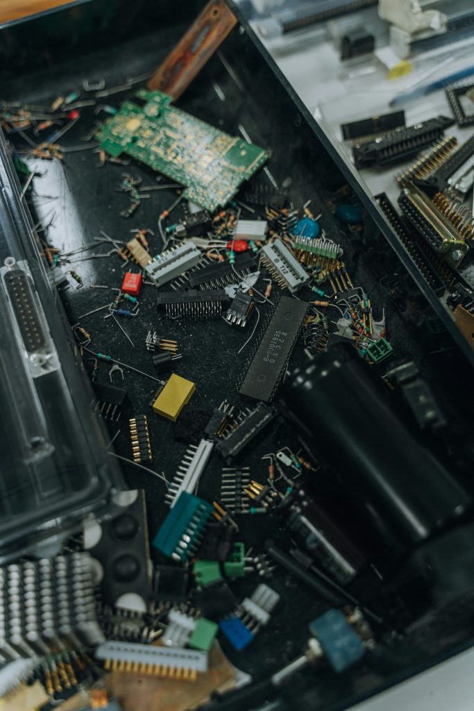 carte mère d'ordinateur noire et verte